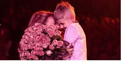 Українська співачка привітала свого сина незвичним способом (відео)