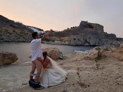 Фото орального сексу погубило весільні плани тисяч пар
