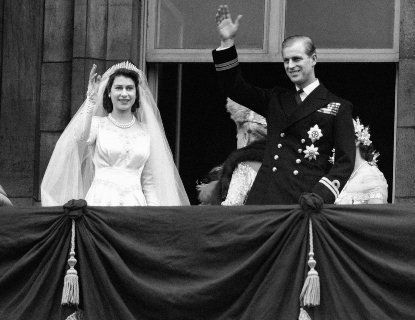 «Платинова» річниця: 7 фактів про одруження Єлизавети і Філіпа (відео)