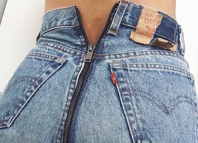 Застібни мене ззаду: нова модель джинсів шокує світ (фото)