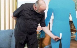 Британець з маленьким пенісом перетворив свій недолік у гордість(відео)