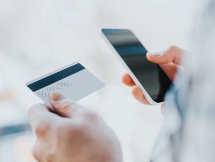 На Волині шахраї, які назвалися службою безпеки банку зняли з рахунків майже 100 тисяч гривень