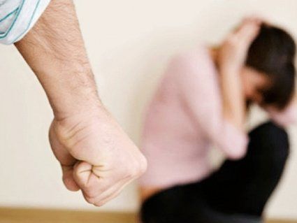 Батько 18 років знущався з доньки, бо хотів зробити з неї «суперлюдину»