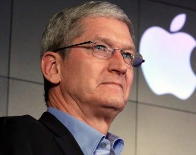 Глава Apple отримав підвищену премію після скандалу з iPhone