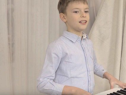 Унікальний 8-річний хлопчик написав власну колядку (відео)