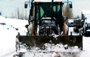 Луцьких автомобілістів закликали не заважати прибирати сніг на вулицях