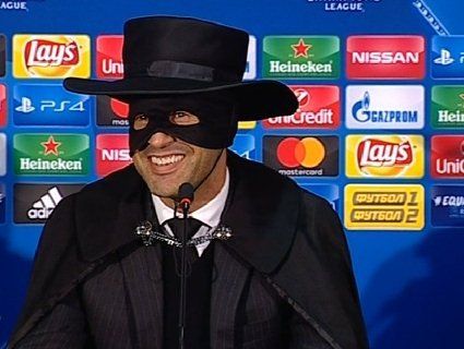 Тренер «Шахтаря» став сексуальним Зорро (відео)