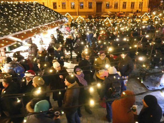 Тонни глінтвейну та різдвяних смаколиків з’їли та випили цьогоріч українці