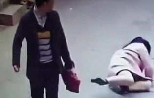 Власник веб-магазину відлупцював клієнтку за поганий відгук (відео)