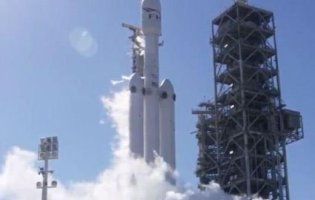 Ілон Маск показав надважку ракету в польоті (відео)