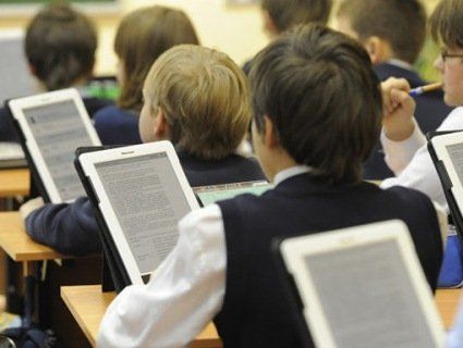 Коли українські школярі перейдуть на електронні підручники?