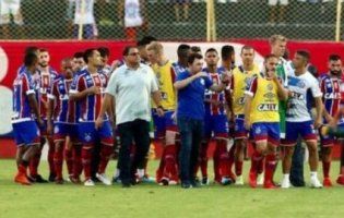 Суддя видалив дев’ять футболістів і припинив матч