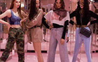 Створили «натуральні» манекени з розтяжками на тілі