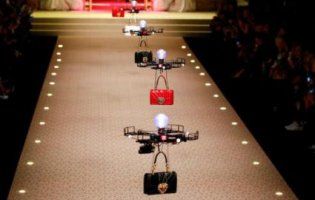 Dolce & Gabbana проміняв моделей на дронів