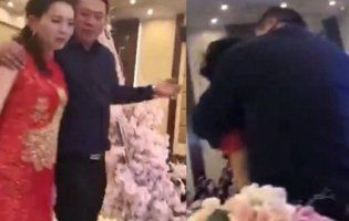 Китаєць зіпсував весілля сина, поцілувавши наречену взасос (відео)