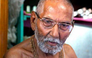 120-річний монах стверджує, що незайманий