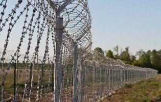 Польща зведе двометровий паркан на кордоні з Україною