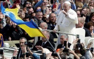 Папа Римський у Великодній проповіді попросив миру для України