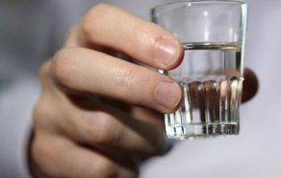 Сотня людей померла, отруївшись нелегальним алкоголем