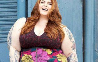 Знаменита 155-кілограмова модель виклала фото у відвертій білизні