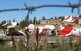 Смоленська катастрофа: тіла випадали з літака після вибухів