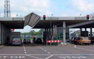 Більше як на мільйон гривень контрабного одягу виявили волинські митники