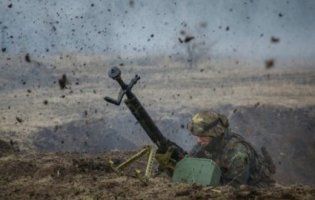 У зоні АТО напружена ситуація: через обстріли постраждали українські військові, один загинув