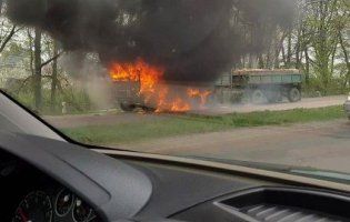 На трасі Луцьк-Рівне палає КамАЗ (відео)