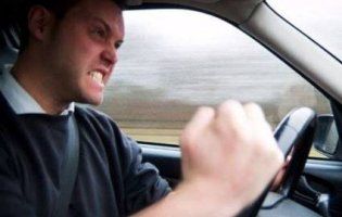 Чоловік лінувався йти додому пішки, тому викрав авто