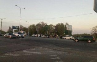 У Львові п’яні вболівальники побили водія маршрутки