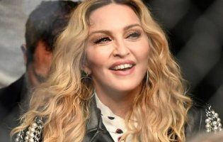 Суд дозволив виставити на торги інтимні листи і нижню білизну Мадонни