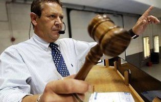 Майно підприємства втікача Онищенка пустили з молотка