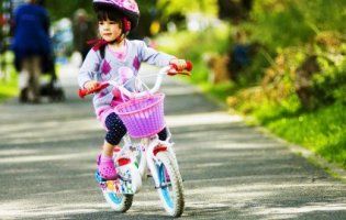 6 травня відзначають День благословення велосипедів