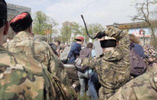 У Росії учасників маршу «Він нам не цар» козачки шмагали нагаями