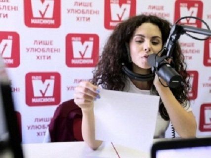 Настя Каменських у пісні попросила в «Укравтодору» полагодити дороги (відео)