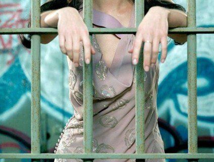 У Китаї через проблеми з візами українських танцівниць тримають у в’язниці на воді