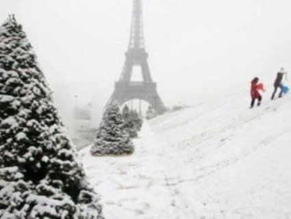 Аномальні снігопади накрили Францію (відео)
