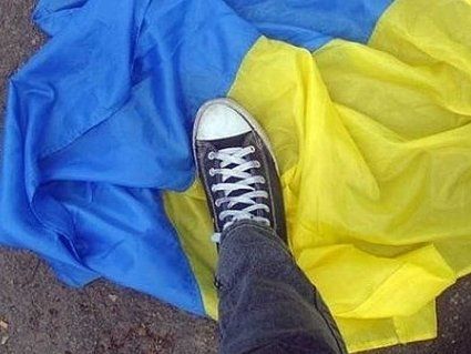 На Львівщині сумчанин посмів спалити держані прапори