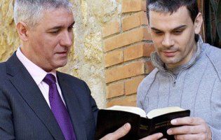 Свідки Єгови масово втікають з Росії