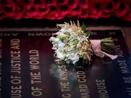 Весільний букет Меган Маркл опинився на могилі