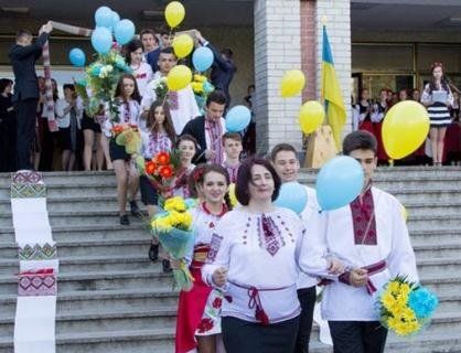 Свято останнього дзвоника: українські випускники-2018 (фото)