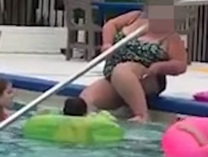 Нехлюя: жінка поголила ноги в загальному басейні і прославилася в Мережі (відео)