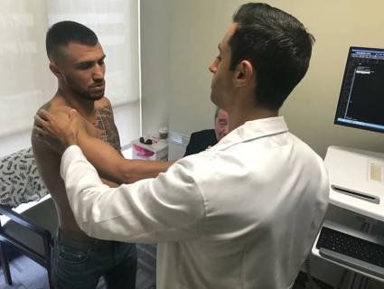 Ломаченко лягає під ніж хірурга через травму