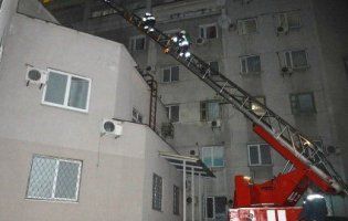 У Дніпрі через пожежу з лікарні евакуювали сотню людей (відео)