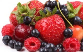 Полуниця, черешня, малина, вишня, смородина: як вживати ягоди з максимальною користю