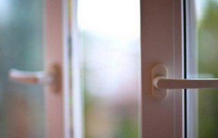 У Києві хлопчик викинувся з вікна через неприємності у школі