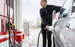5 корисних порад, які допоможуть зекономити на бензині та обслуговуванні автомобіля