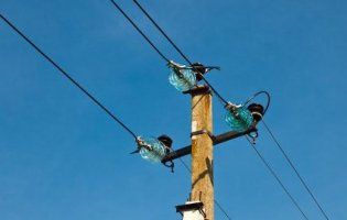 На Кіровоградщині невдаха завис на електричному стовпі