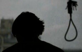 У Кривому Розі п’яна жінка хотіла вбити себе та дитину