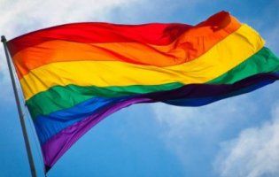 Геї, лесбійки в Україні: рівні права чи сімейні цінності?